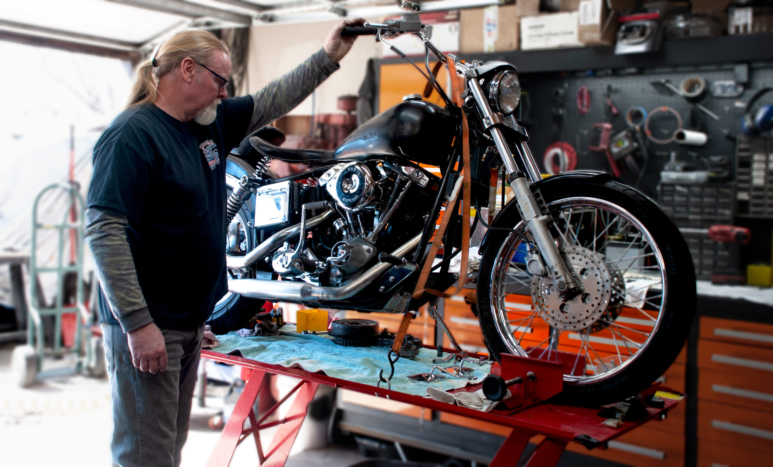 PSD edit blurred wheel DSC_0272 nuts and bolts